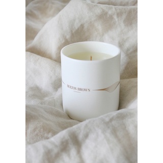 Nến thơm cao cấp Molton Brown 180g