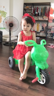 Đầm hai dây nhẹ nhàng cho bé
