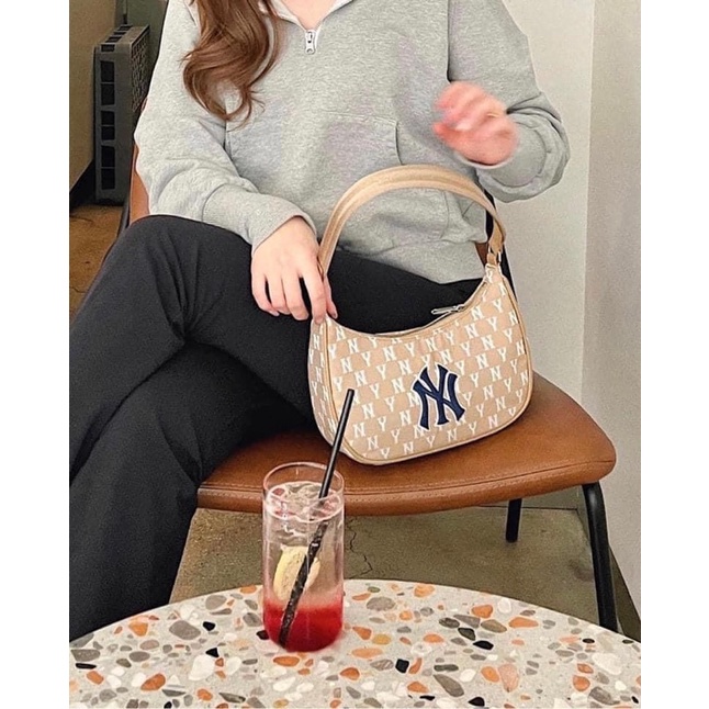 Túi kẹp nách monogram ss22