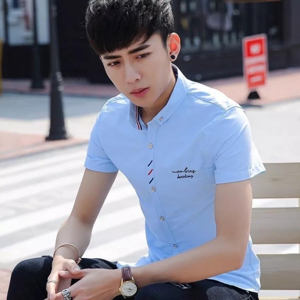 Áo sơ mi nam tay ngắn phối họa tiết chữ thêu nổi bật