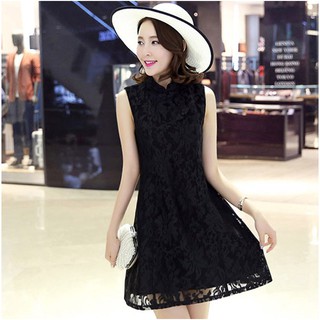 Đầm suông ren đen nút tàu