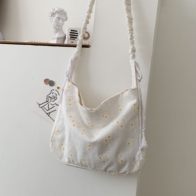 Túi Đeo Chéo Mềm Họa Tiết Hoa Cúc Nhỏ Dễ Thương Cho Nữ