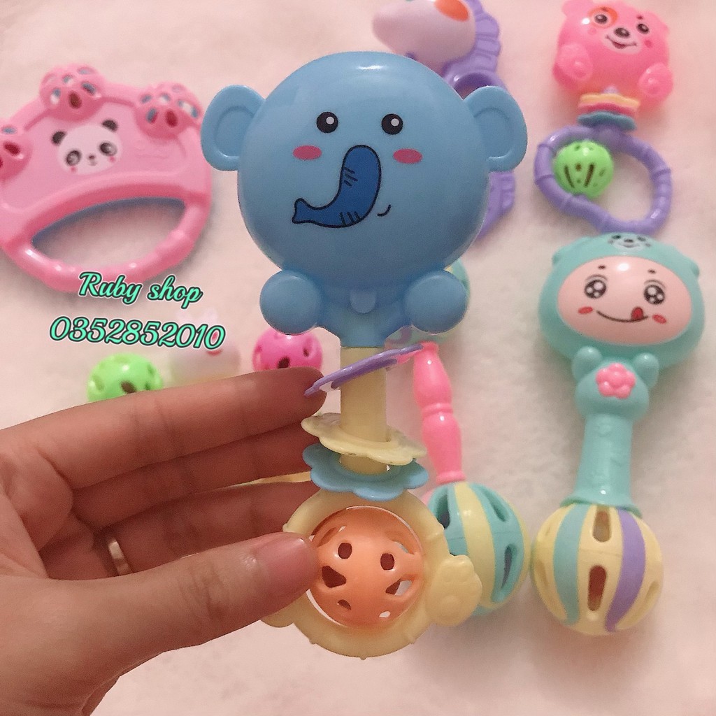 [Giá Ưu Đãi] Bộ đồ chơi 7 món Xúc Xắc cho bé cực đáng yêu-Chất liệu nhựa cao cấp, giúp bé phát triển thính giác