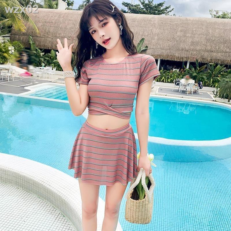 Áo tắm nữ sinh bảo thủ che bụng thể thao hai mảnh xẻ tà suối nước nóng | BigBuy360 - bigbuy360.vn