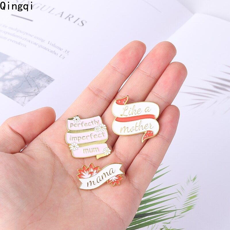 Ghim cài áo Miss Zoe hình hoạt hình dễ thương