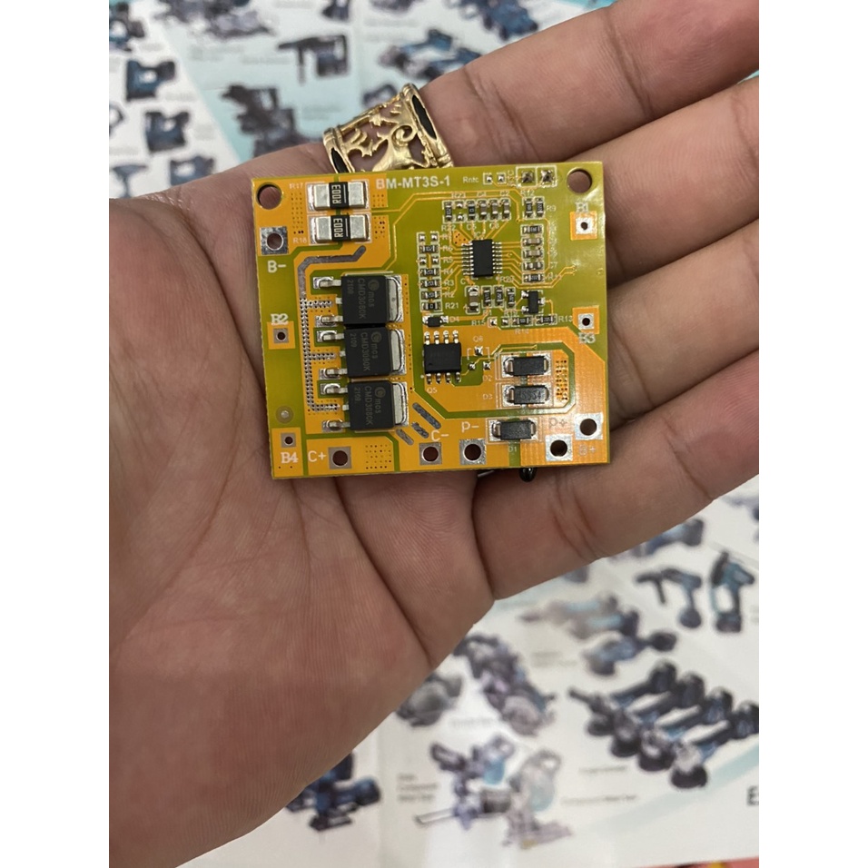 BN. Mạch makita 4s 65A vàng không chân.