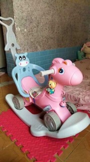Ngựa bập bênh có tay đẩy