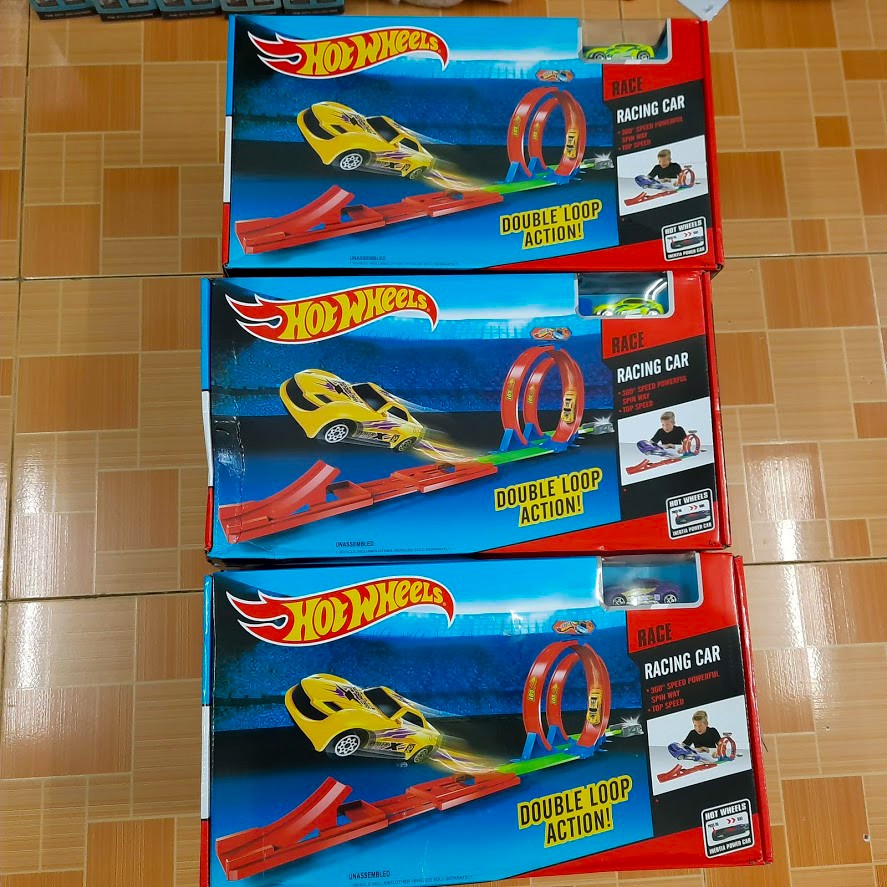 Bộ lắp ghép đường đua ô tô Hotwheels gồm 1 xe và 2 vòng xoắn đồ chơi trẻ em