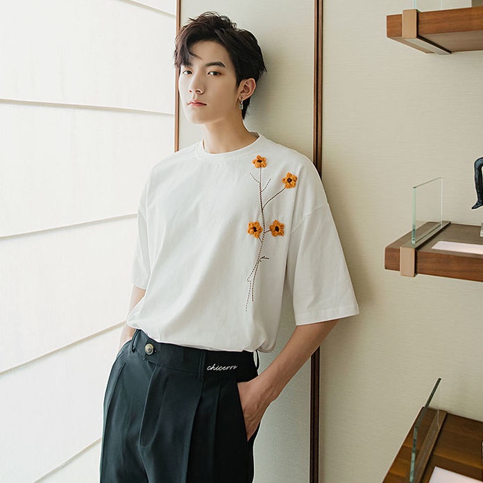 Áo Thun Tay Ngắn Dáng Rộng Thêu Họa Tiết Đơn Giản Trẻ Trung Cho Nam