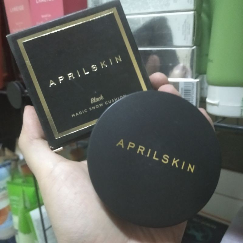 Phấn nước Aprilskin Black Magic Snow 15g