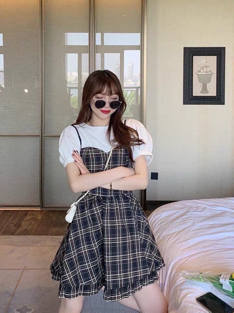 Set yếm xoè caro + áo trắng