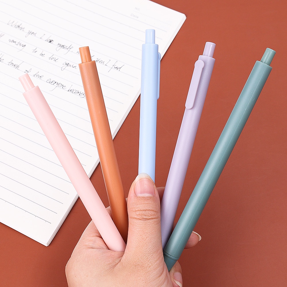 1 Bút Mực Đen Ngòi 0.5mm Cho Học Sinh