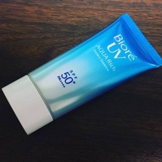 Kem chống nắng Biore UV Aqua rich