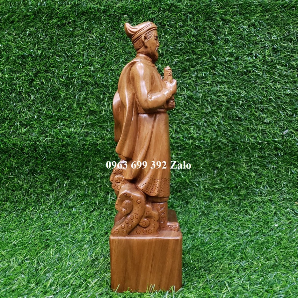 Tượng Quốc công tiết chế hưng đạo vương Trần Quốc Tuấn