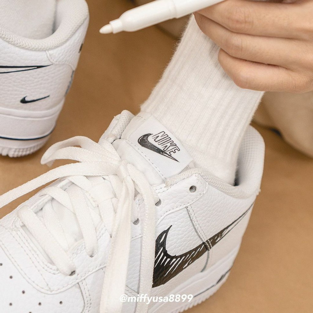 Giày Sneaker Air Force 1 Hàng Chính HãngNike Air Force 1 Sketch Doodle Swoosh White Black [DM3177 100] Simple Sneaker