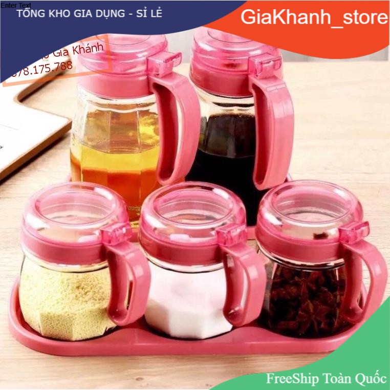 Lọ Đựng Gia Vị Thủy Tinh 5 Món, Bộ Hũ Đựng Gia Vị Màu Hồng Trong Suốt Cực Đẹp Sang Trọng Có Tay Cầm