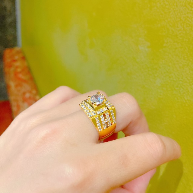 Nhẩn nam hiệu đá trụ cao mạ vàng