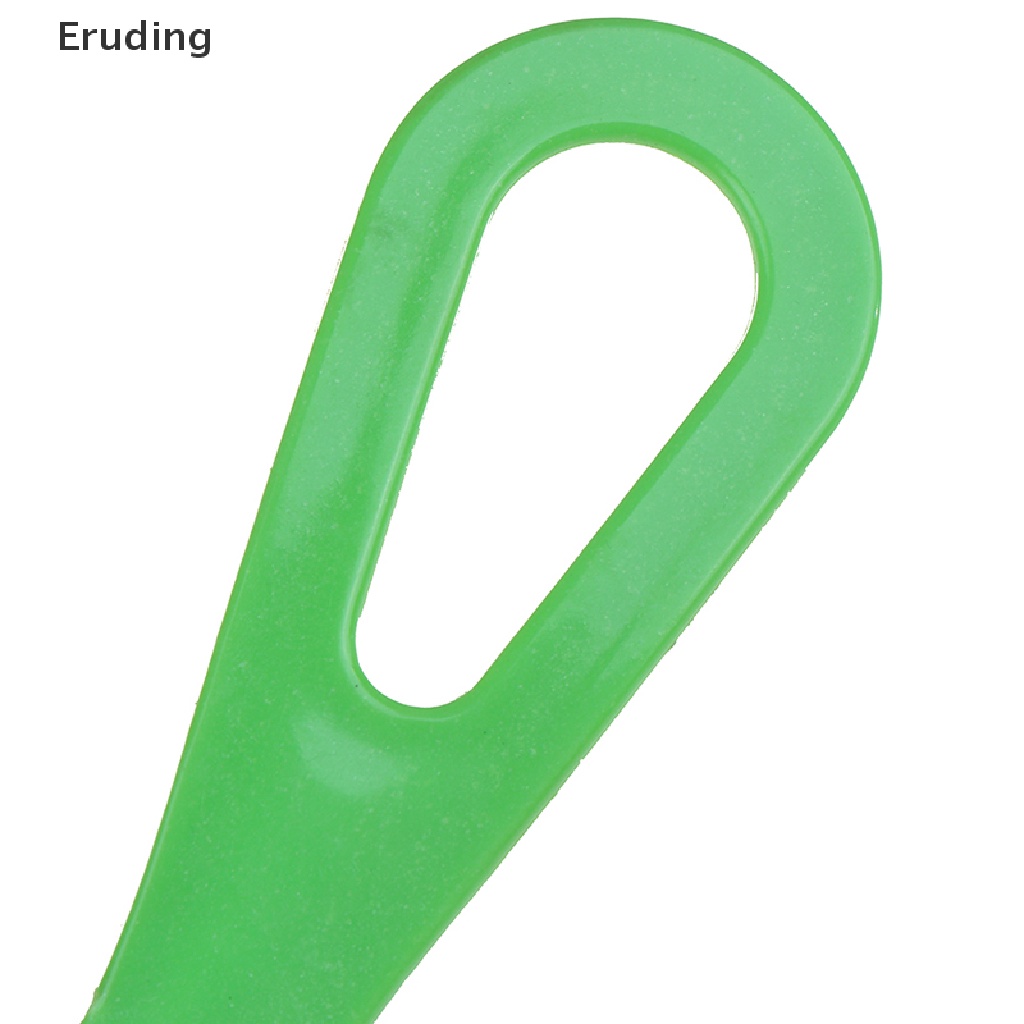 Dụng cụ lau kính chắn gió xe hơi tiện dụng