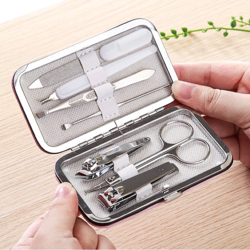 Bộ Dụng Cụ Bấm Móng Tay 7 Món Không Gỉ (Giao Màu Hộp Ngẫu Nhiên)