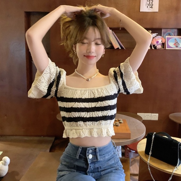 【ZHELIHANGFEI】Áo Dệt Kim Tay Ngắn Thiết Kế Trễ Vai Hoạ Tiết Kẻ Sọc Quyến Rũ