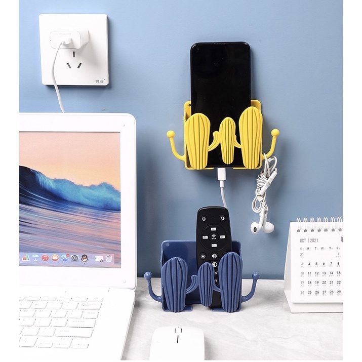 Kệ đựng điện thoại, điều khiển remote dán tường hình 3 cây xương rồng có lỗ cắm sạc và có 2 móc treo phụ kiện tiện lợi