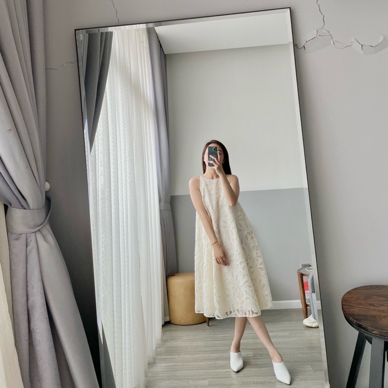 Đầm ren cổ yếm 2 dây họa tiết nơ 158