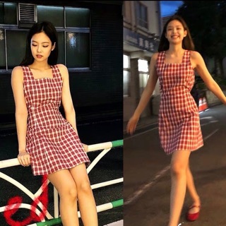 Váy kẻ đỏ Jennie