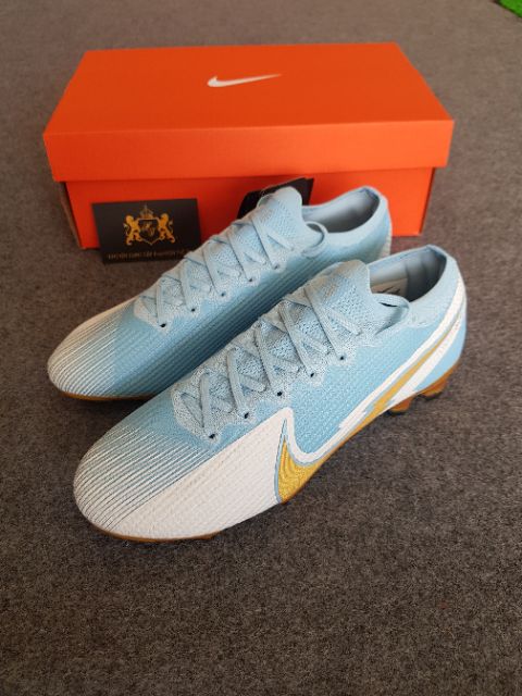 Giày đá bóng Mercurial Vapor 13 FG