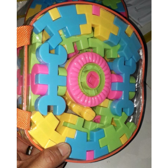 Một giỏ lắp ráp khối đa năng có 72 chi tiết bằng nhựa rất đẹp