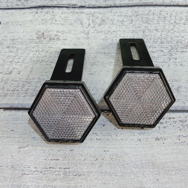 Mắt mèo phản quang hình lục giác kèm pát sau bảng số màu sắc đa dạng