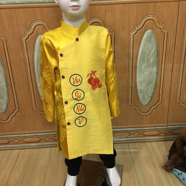 Tết này bé mặc gì Có áo dài cách tân này rồi các mẹ khỏi nghĩ ngợi Áo dài cách tân cho bé. Sz 13kg đến 25kg ạ .......