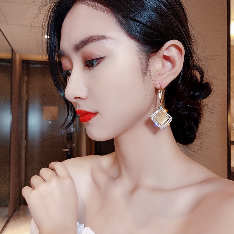 Khuyên Tai Hình Vuông Đính Đá Tua Rua Thời Trang