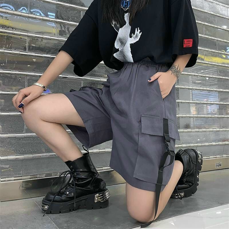 Quần short nữ chất kaki phối túi dây kiểu form rộng thể thao