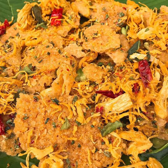 CƠM CHÁY CHIÊN NƯỚC MĂM LẮC VỚI KHÔ GÀ
