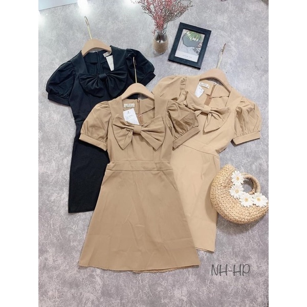 Váy cổ vuông nơ ngực dáng chữ A