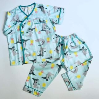 Pyjama cho bé hình cá sấu tinh nghịch, có đường viền bao đẹp, vải thô lụa Hàn 100% cotton mềm mịn, thấm hút mồ hôi.