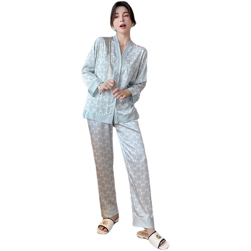 Bộ đồ ngủ tay dài thoải mái in họa tiết thời trang