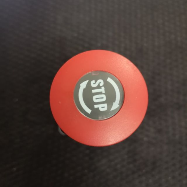 Nút dừng khẩn cấp phi 22