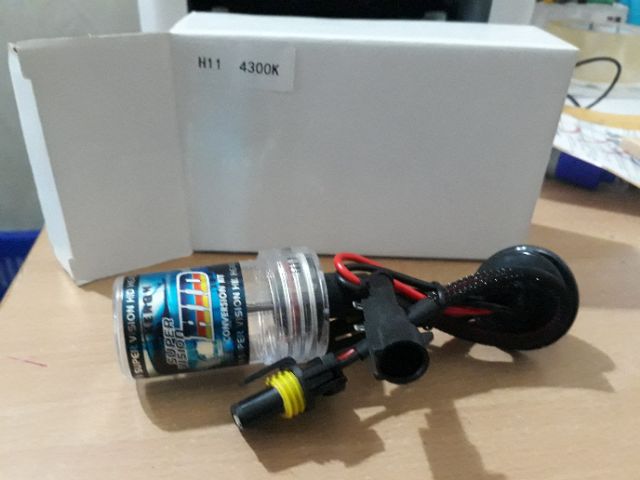 1 bóng xenon  chân H1,H7 H11 ,D2H, 9005 các màu Vàng 3000k hoặc 4300K  hoặc 6000k  cho đèn bi gầm , đèn pha xe Nouvo 5 6