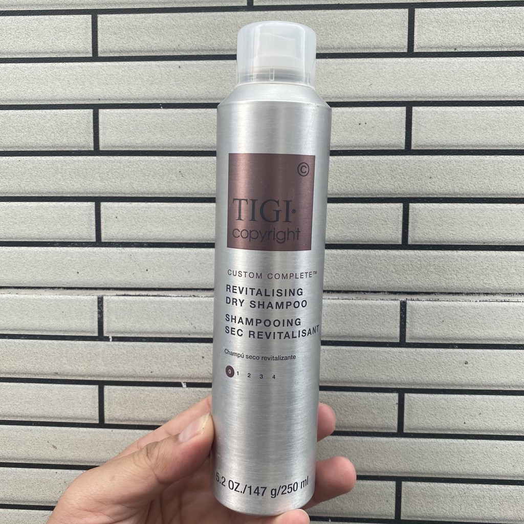 Dầu gội khô TIGI COPYRIGHT REVITALISING DRY 250ml