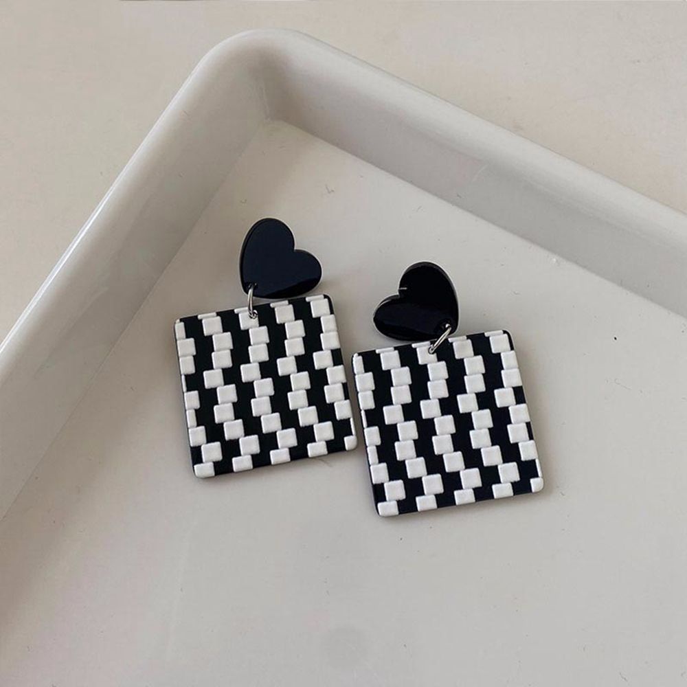 Bông Tai Acrylic Hình Mặt Cười Họa Tiết Sọc Caro Trắng Đen Phong Cách Hàn Quốc Cổ Điển Cho Nữ