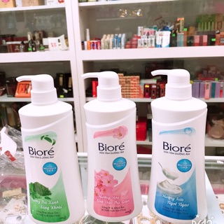Sữa tắm Biore sảng khoái hoa anh đào 530g