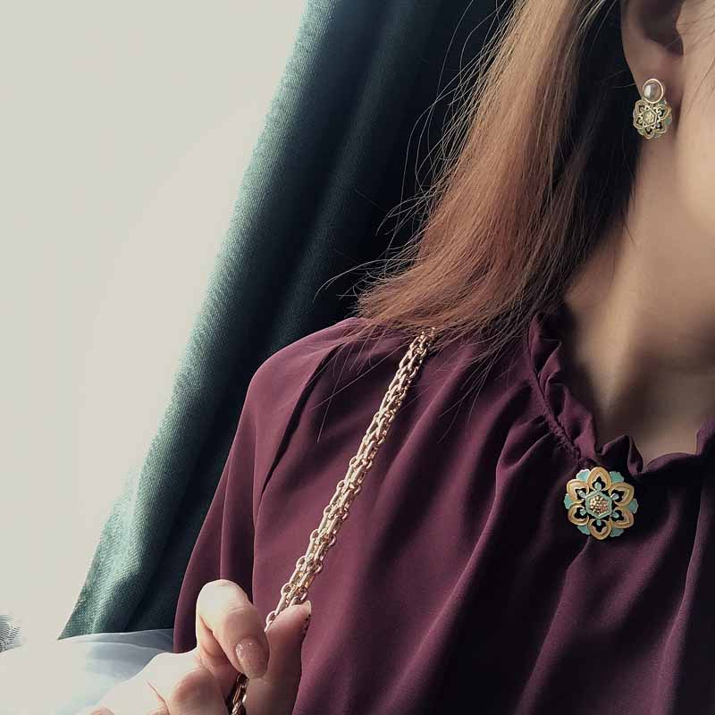 Ghim Cài Áo Hình Bông Hoa Đính Ngọc Trai Phong Cách Baroque Cổ Điển Thời Trang Cho Nữ