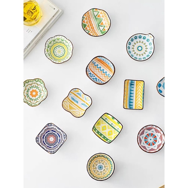 BÁT ĐỰNG NƯỚC CHẤM, GIA VỊ NHIỀU MÀU SẮC, HÌNH DÁNG