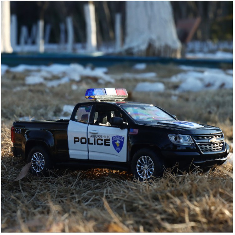 Mô hình xe ô tô cảnh sát bán tải Chevrolet 1:32 xe bằng kim loại có âm thanh cánh sát và đèn mở được cửa