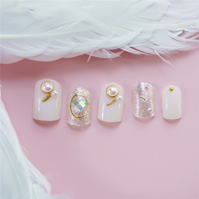 Set 24 Móng Tay Giả Màu Bạc Họa Tiết Trái Tim Dễ Thương Cho Nữ