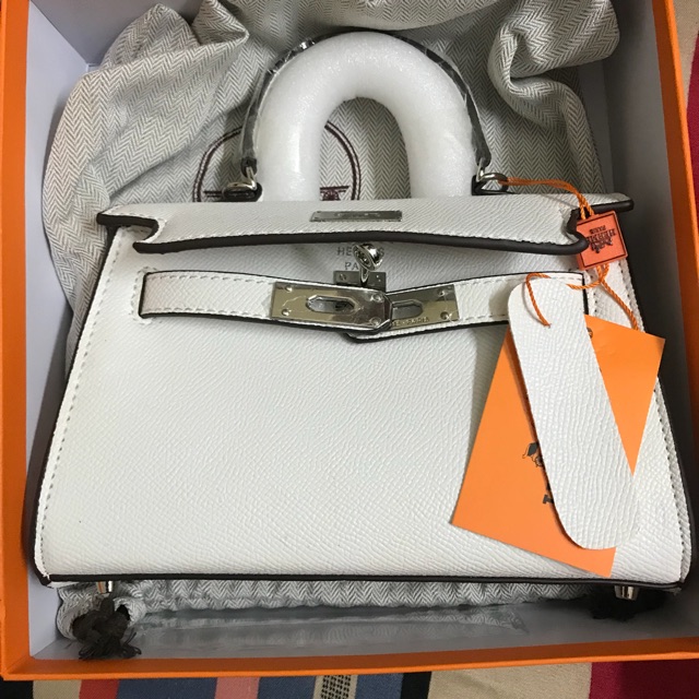 Hm trắng size vừa