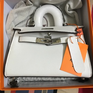 Hm trắng size vừa