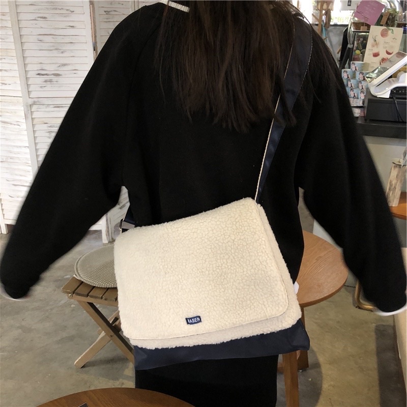 Túi xách Bymood đi học HAPPY đeo chéo dáng vuông, thiết kế Hàn Quốc trẻ trung với lông mềm, quai vải