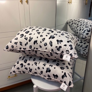 Gối chanel da báo